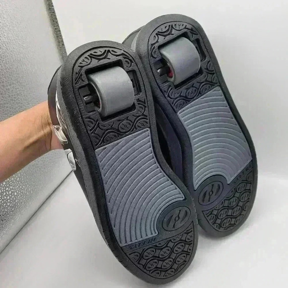 Cool! Heelys Star Wars Mandalorian Black Skater Shoe Sneakers Size 4 Yth - Picture 4 of 12